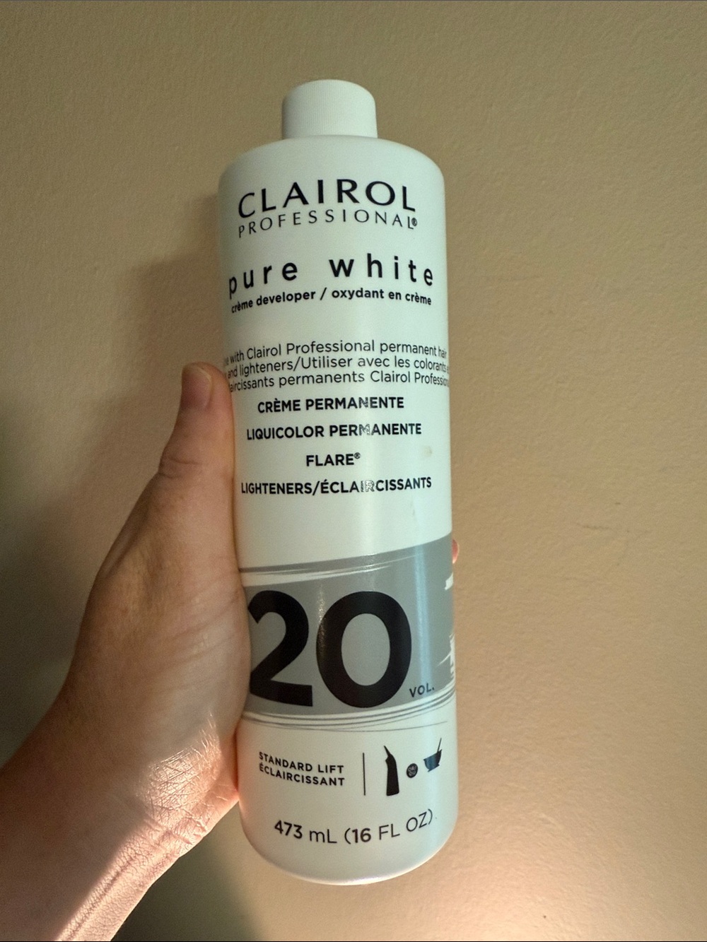 Pure White 20 Volume Cream Developer - White Pre-owned, but looks full